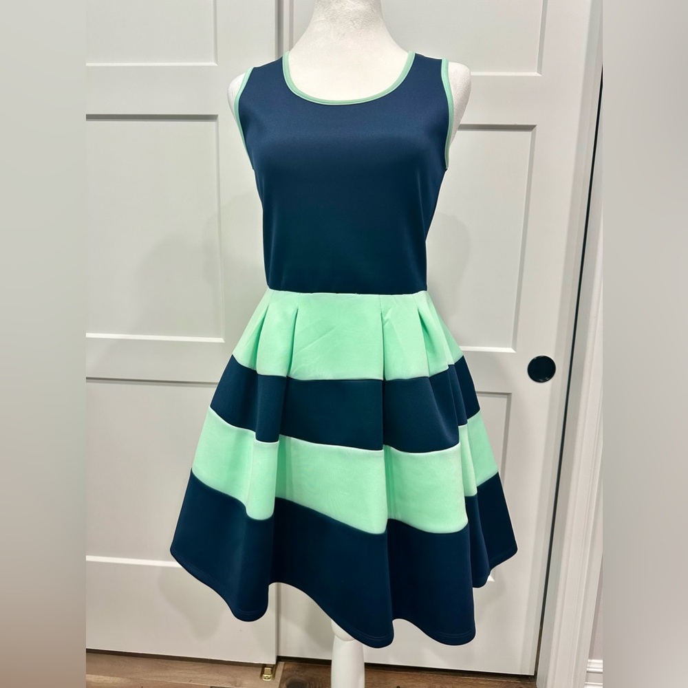 Juniors/ Teens Size 5 dress Brand New